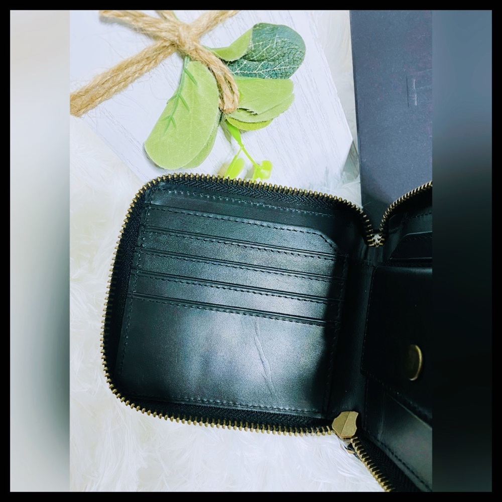 🔴 SOLD BRAND NEW RVCA Leather Zip Around Wallet - Picture 3 of 4